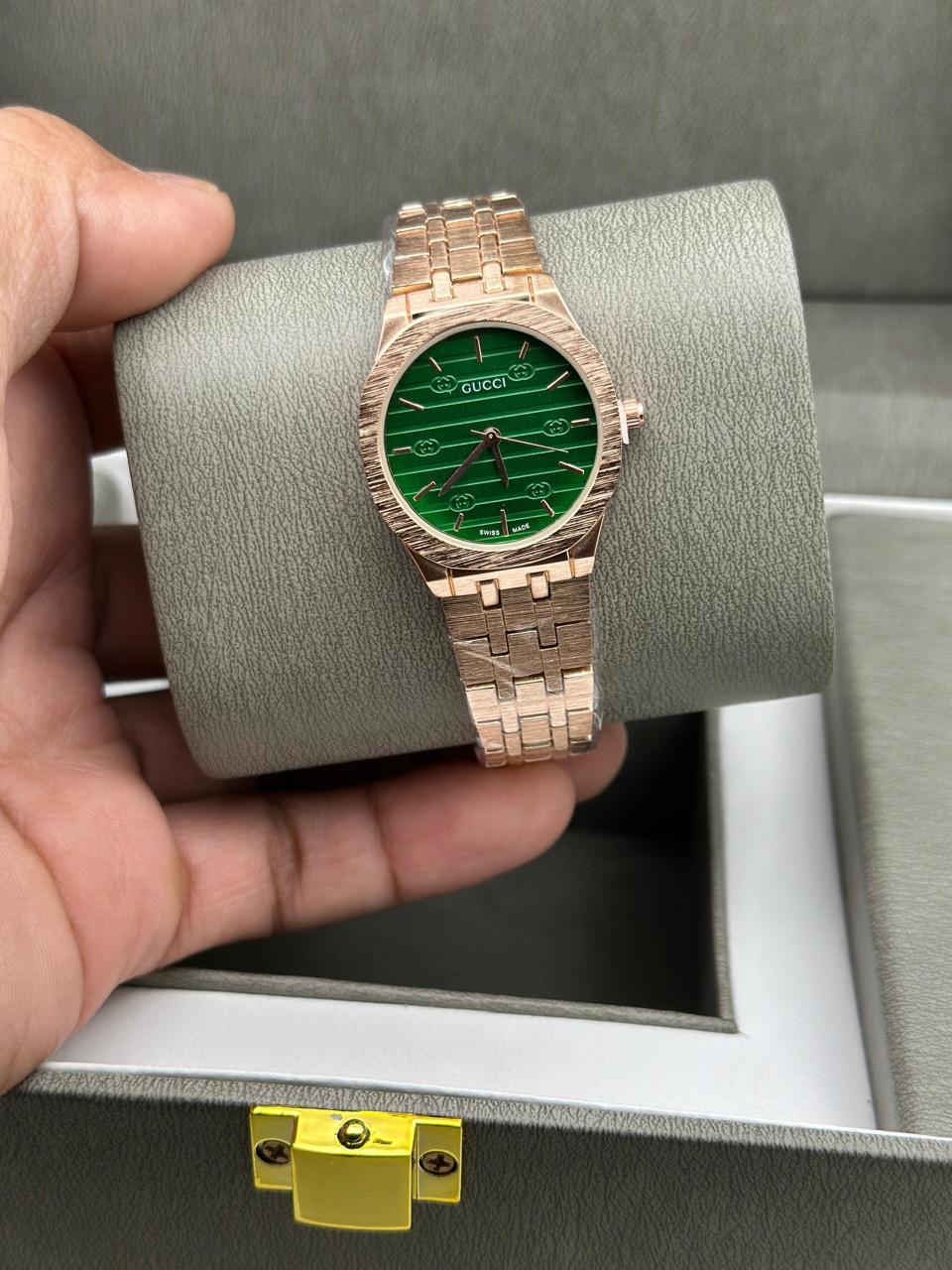 Rose Gold Black Dial Watch for Women – Luxury Metal Strap Design