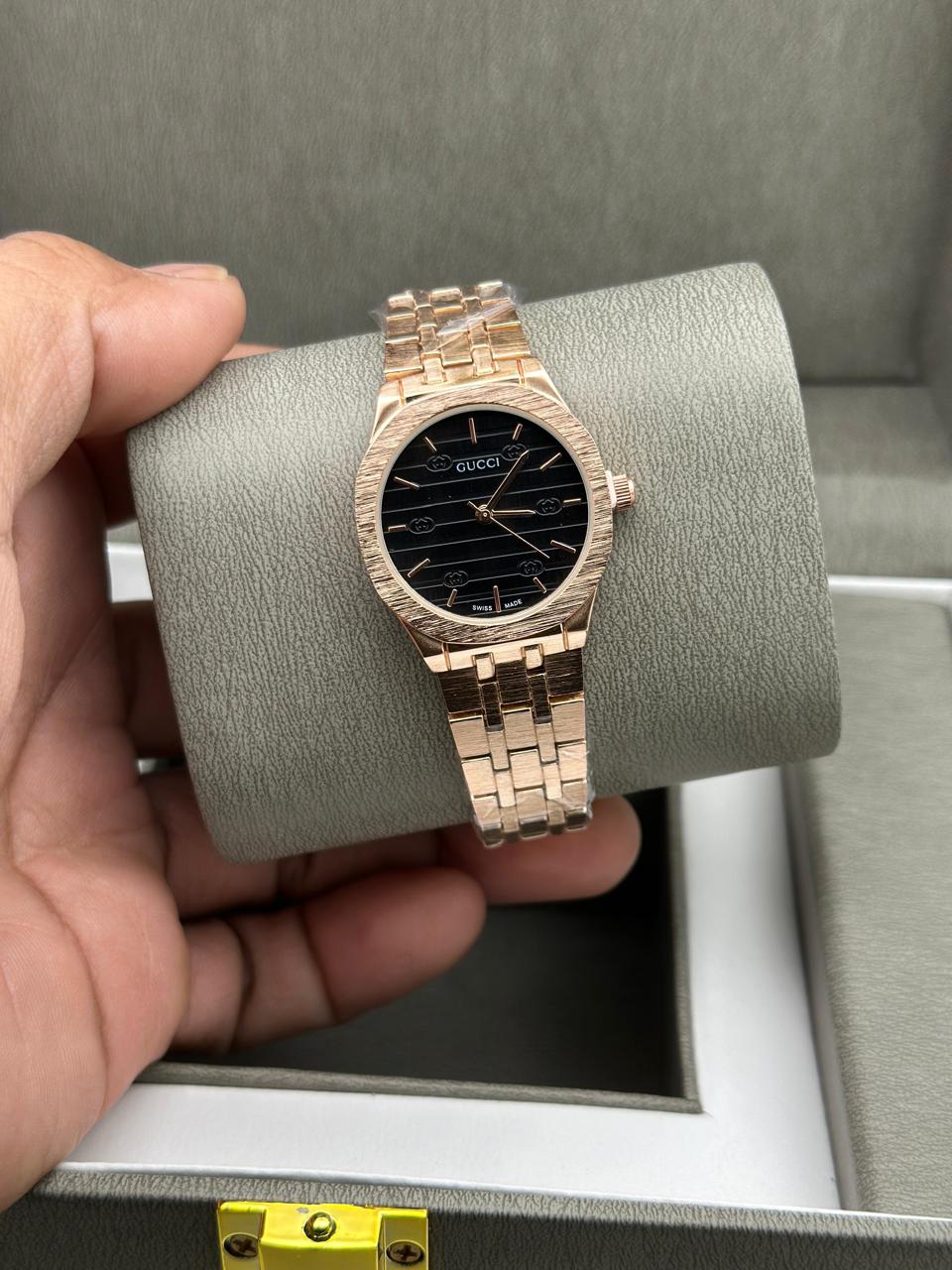 Rose Gold Black Dial Watch for Women – Luxury Metal Strap Design